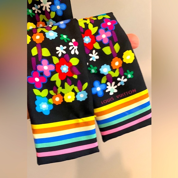 Louis Vuitton floral scarf, gently used - Picture 2 of 6